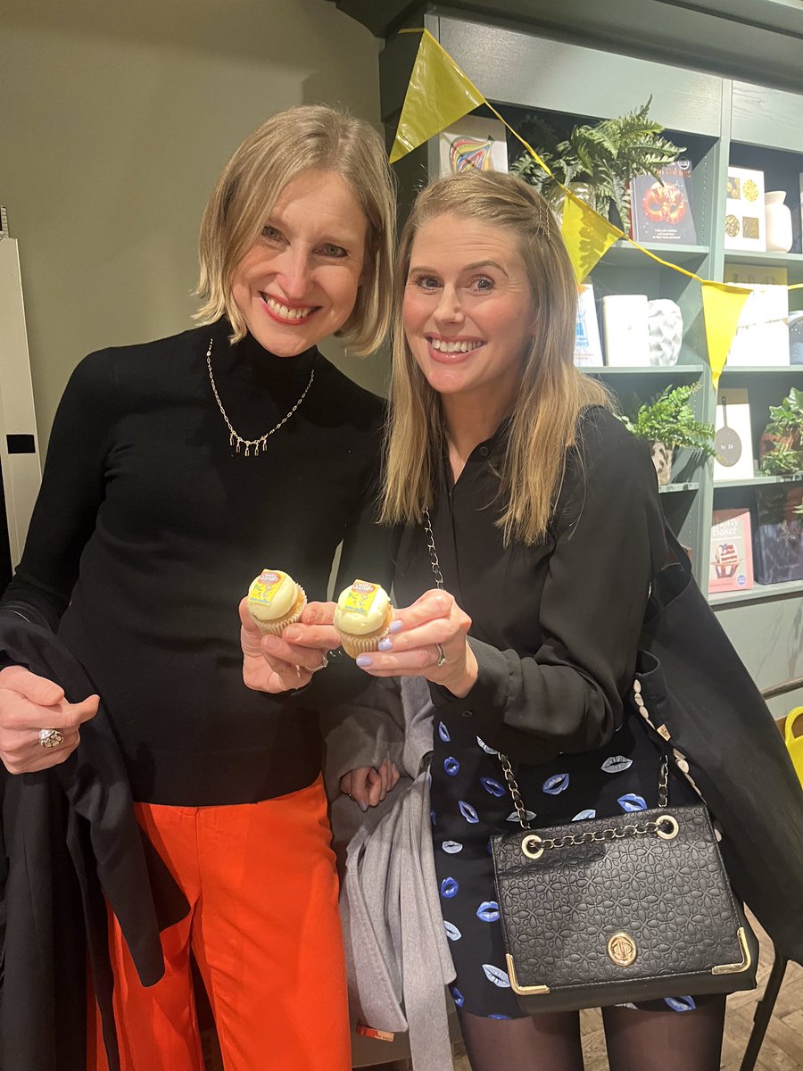 Congrats @greg_jenner @EgyptMcr on the excellent launch Totally Chaotic. And here are @TracyBorman and @NicolaTallis with the publication cupcakes. @EgyptMcr dedicated it to me in hieroglyphics with a sign to indicate I am a queen which is totes the case 😄