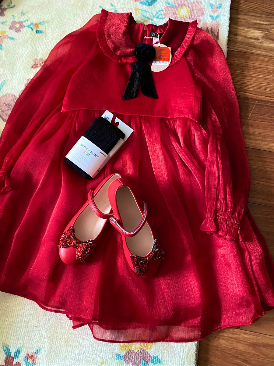 Burda 17 yetim çocuğun bayramlık sevinci var…
El uzatanların elleri dert görmesin…🪬

Şu kırmızının bana göresini de yapsalar, hiç utanmam giyerim… 🤭🥰