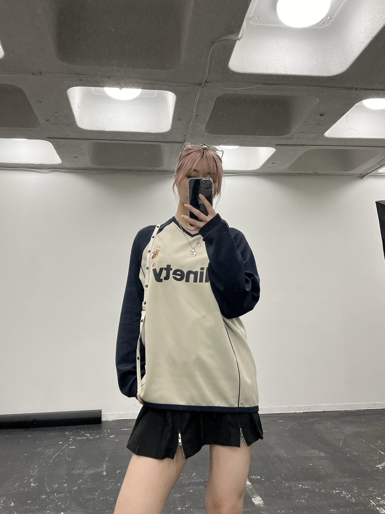 9090 OG Logo Satin Crewneck Sweat (Light) – YZ