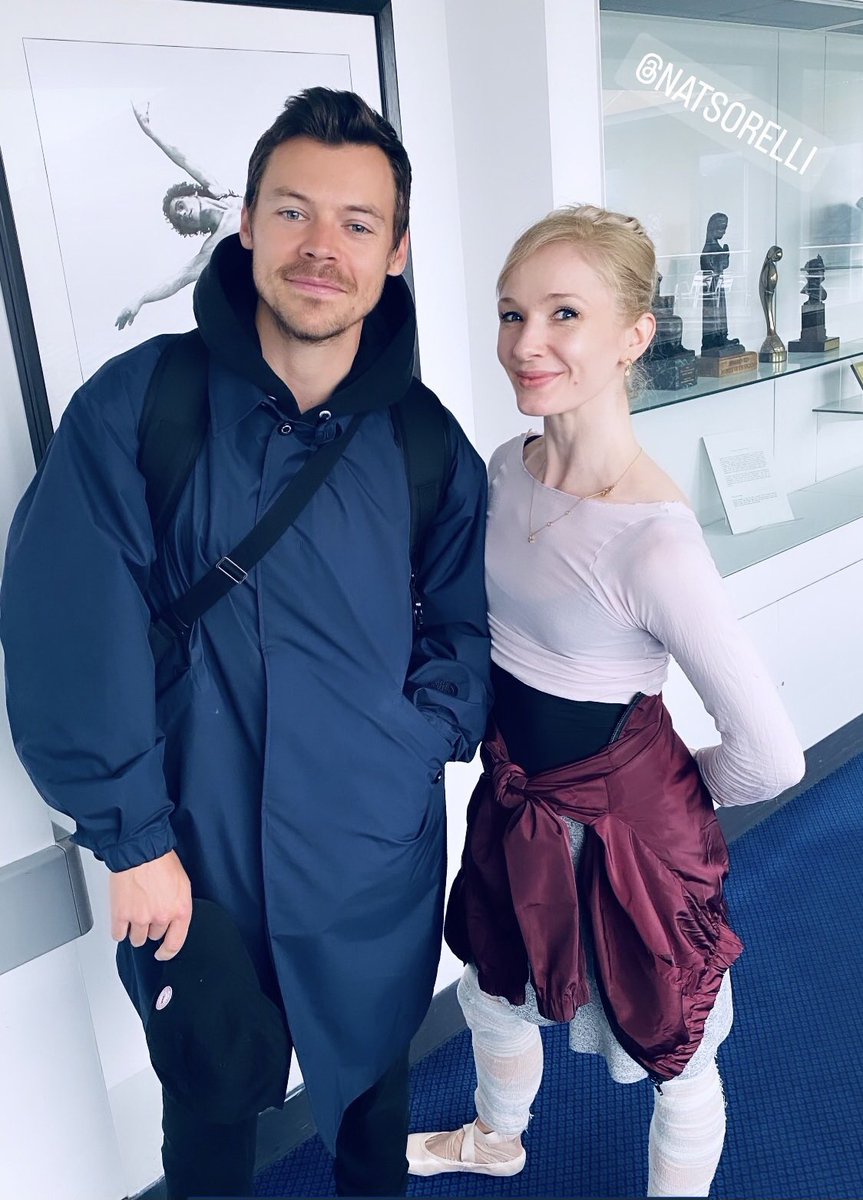 Harry with ballet dancer Melissa Hamilton backstage at the Royal Opera House in London. - (via __melissahamilton)