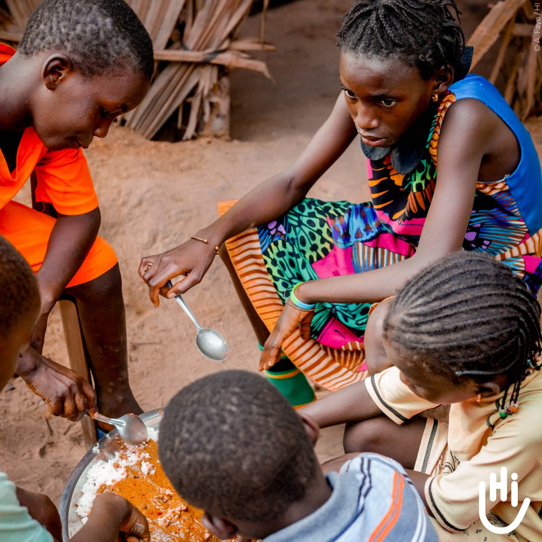 💙'We're home at last!'💙 Meet the Sané family, finally back in Bissine after 30 years! Thanks to HI's demining efforts, Aminata and Moustapha can now cultivate their fields and provide for their community and family. 🌾 📍Senegal 📸A. Faye / HI