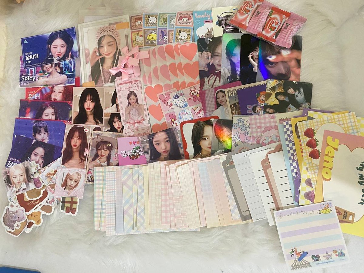 Paghee_big's tweet photo. 𐙚 #Lovemail꒱
Hi @wonyeonsm, wonyoung amuse came home today! It was my first time getting a parcel filled with freebies. Thanks for letting me experience what I've seen on TikTok. Btw this is my first wonyoung pc >< bumili kayo sakaniya guys super generous TT
#mails_fromchu https://t.co/vmGPBTa7qX