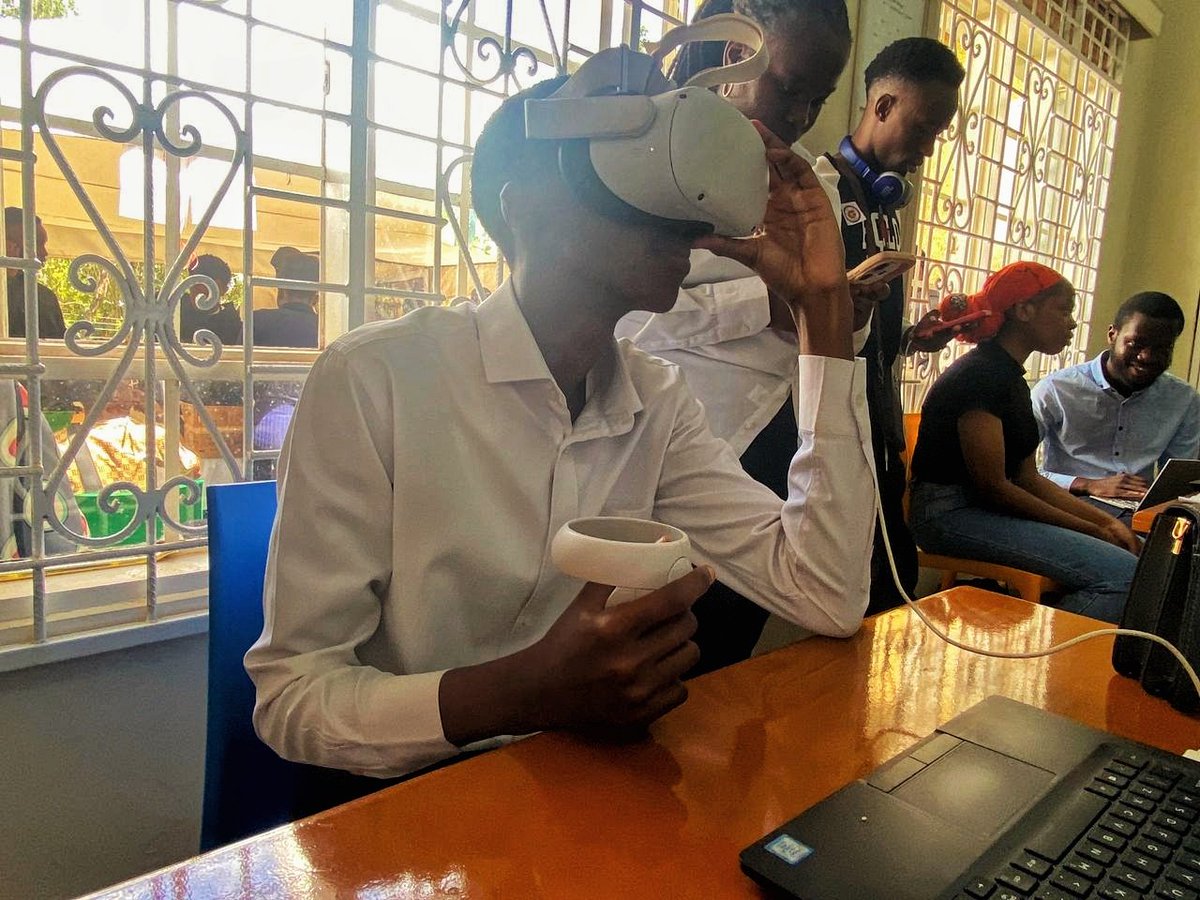 Ucu_CRA's tweet photo. @brian_mutono34 @AhimbisibweOsb @jonahcabrin @ucubussociety @UcuIsa1997 @UCUniversity @UCUacademics @KitukaMoise @Prof_Kitayimbwa Attendees were able to explore the potential of these budding enterprises and witness firsthand the future of business innovation as well as prototypes #ExploreInnovate #FutureLeaders #ApplyNow #ApplyUCU https://t.co/rvJWbCfD8A