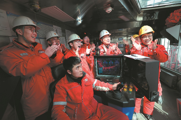 ChinaMarvels's tweet image. On March 4, China achieved a major breakthrough in deep-Earth exploration with the drilling of a superdeep borehole in the Xinjiang Uygur autonomous region, reaching a depth exceeding the 10,000-meter mark. #ScienceMilestone @Visit_Xinjiang 👉brnw.ch/21wIkN9