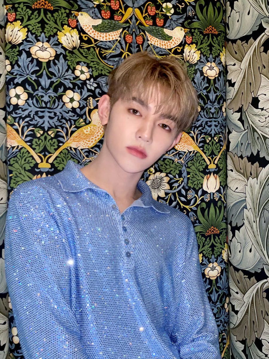 kbgcharts's tweet image. #ZHANGHAO from #ZEROBASEONE in new photo at LOEWE event in China