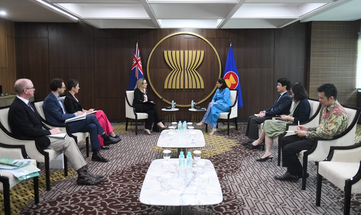 Honoured to meet H.E. Dato' Astanah Abdul Aziz, @ASEAN Deputy Secretary-General Political-Security. We discussed #ASEAN & 🇦🇺's Comprehensive Strategic Partnership and our shared vision for maintaining regional peace and stability.