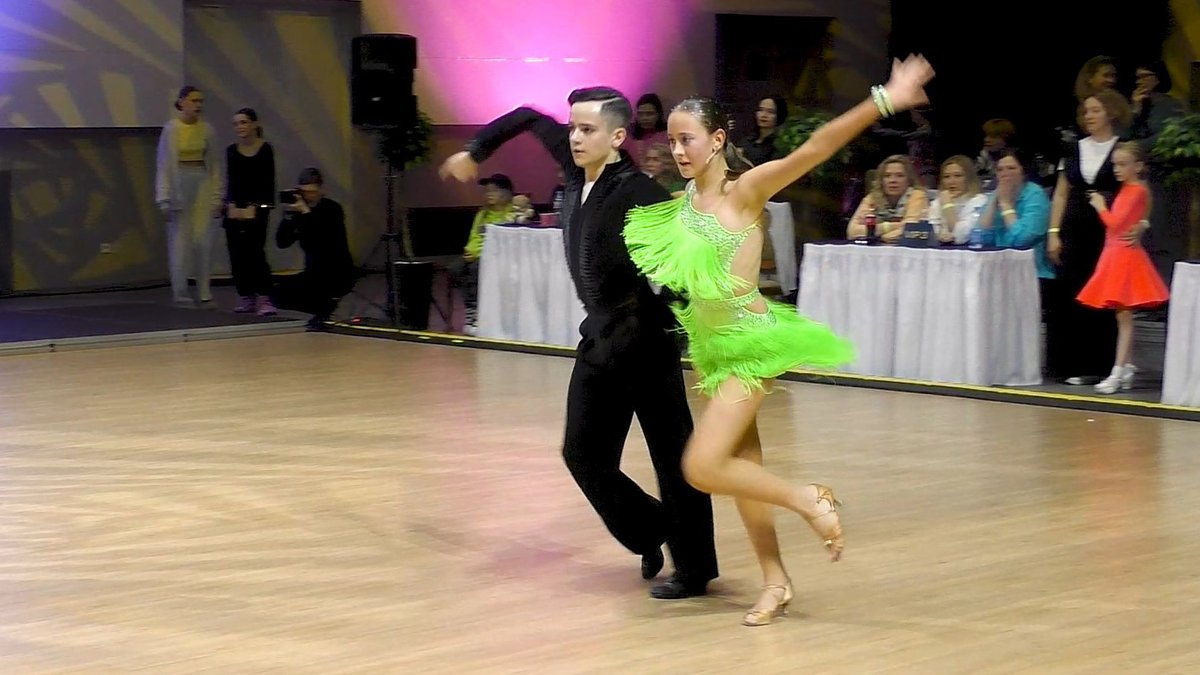 Джайв. Юниоры 2 (до 16 лет) La (D) 1/2 - Kinezis Stars 2024. ВИДЕО = youtu.be/DzlYKZipenU

#jive #ballroomdance #ballroom #ballroomdancing #джайв #dancesport