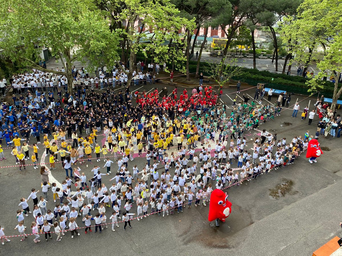 Lancement de la #SOP dans la zone europe ibérique avec un flashmob géant réalisé en compagnie des mascottes des JOP (les phryges) au Lycée français Charles Lepierre de Lisbonne.
<a href="/aefeinfo/">AEFE</a>