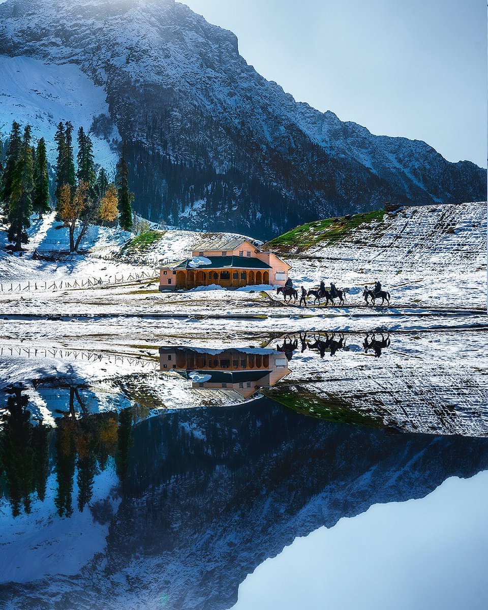 A sight that’s worth reflecting upon. 📍 Kashmir #Repost from Sushas Nalawade | Instagram 📸 Want to #share your greatest moments ever lived? Upload your photos, tag us and use #ngtindia on Instagram. #NatGeoTravellerIndia #NGTI #India #Kashmir #Reflection #Mountains