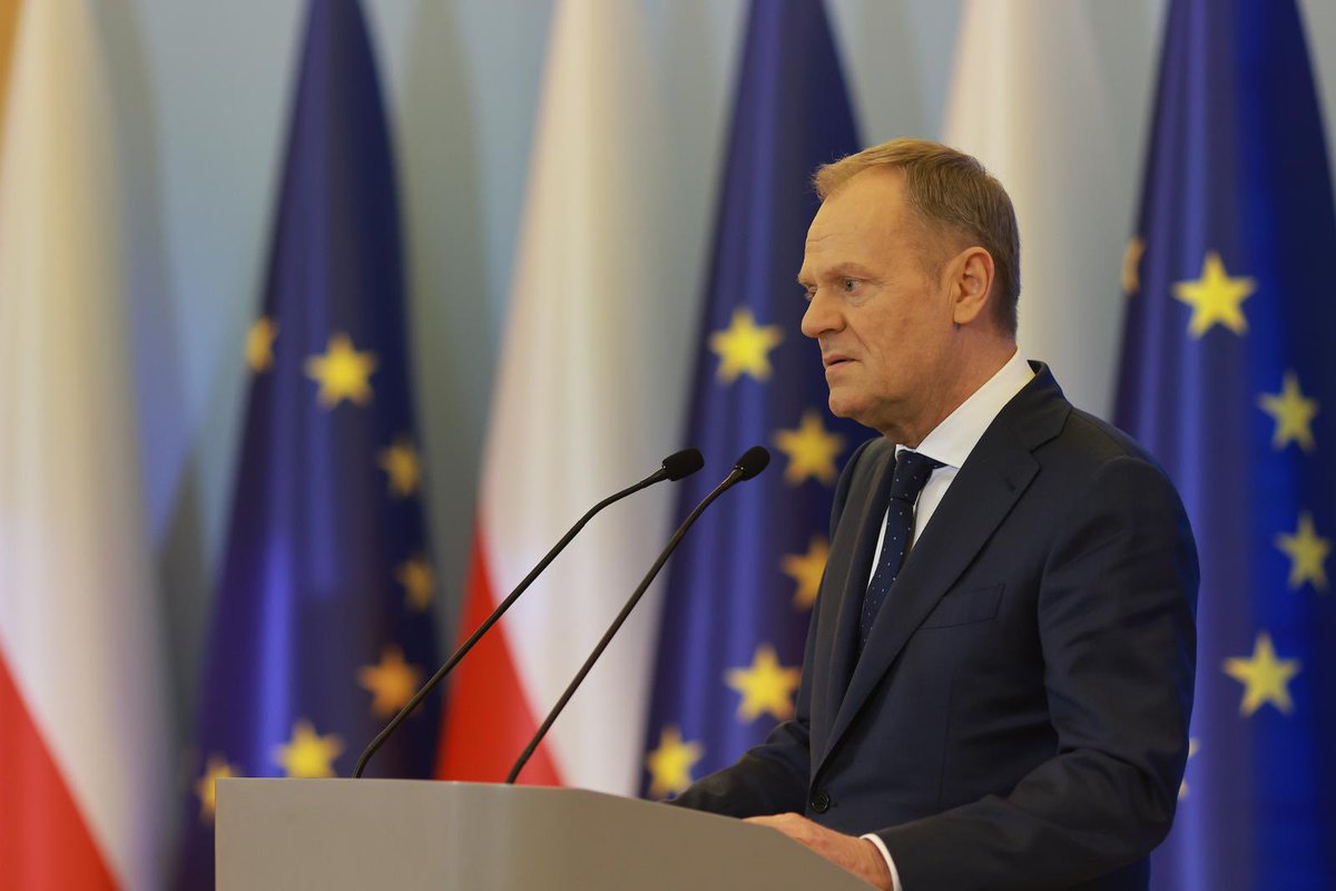 💬 Premier @donaldtusk w wywiadzie dla europejskich gazet: Następne dwa lata zadecydują o wszystkim. Jeśli nie będziemy w stanie wesprzeć Ukrainy wystarczającą ilością sprzętu i amunicji, jeśli Ukraina przegra, to nikt w Europie nie będzie mógł czuć się bezpieczny.