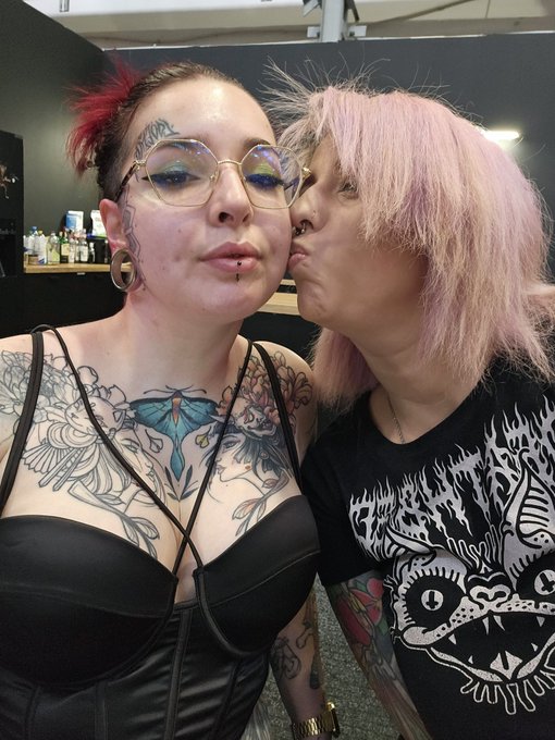 Joyeux anniversaire @Hannya_SGH 😘😘 https://t.co/cChwu2k5Zp<a class="tags" href="/tag/hannya_sgh">@hannya_sgh</a><a href="/tag/stripchat"class="tags"><span>#stripchat</span></a><a href="/tag/stripchatlive"class="tags"><span>#stripchatlive</span></a>