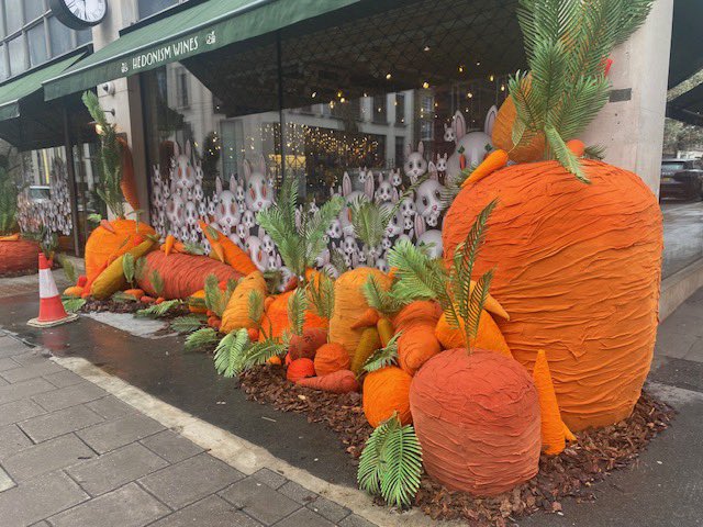 9hertfordstreet's tweet image. Such a fun Easter display at Hedonism Wines!

📸 © 9 Hertford Street

#happyeaster #easterinlondon #easterdecorations #eastershopdisplay #hedonismwines #mayfair #london