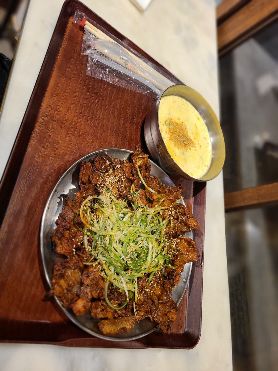 hjggy36215088's tweet image. 간만에 단둘이 시간이나서
예산시장에 다녀왔음..
평일이라 사람없을줄알았는데
엄청나더군요 ㅠ
와이프가 5월 형님네랑 같이먹자고
맥주 엄청사옴 ㅋㅋ
#부커만남 #육아부부