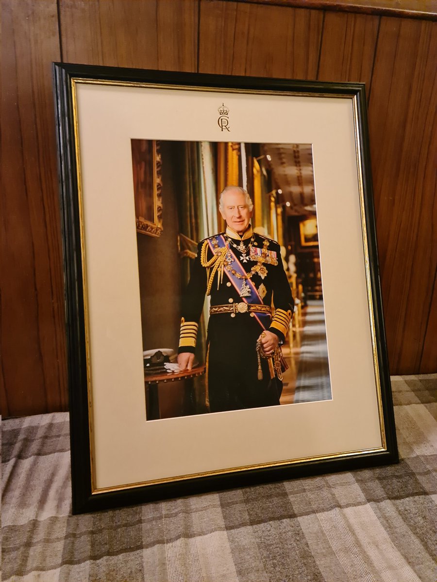 Very excited to announce that @HaringeySCC we have now received His Majesties' official portrait. This will be hung pride of place in the Wardroom and we continue to send our prayers for his speedy recovery. @SeaCadetsUK @RoyalFamily #KingCharles