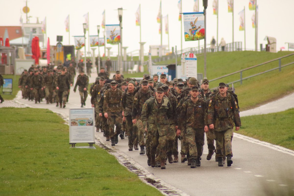 #karfreitag vor 14 Jahren war ein schwarzer Tag für die #bundeswehr . Beim #karfreitagsgefecht in #afghanistan fielen drei Kameraden. Hauptfeldwebel Nils Bruns, Stabsgefreiter Robert Hartert und Hauptgefreiter Martin Augustyniak. Mit dem #14k3 Marsch gedenken die #marineflieger..