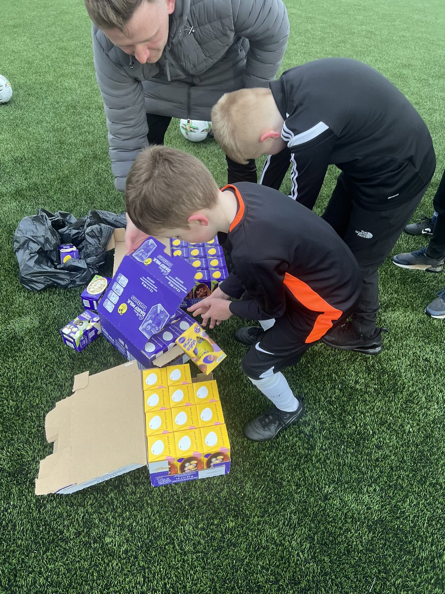 Well done to all our participants who took part in the @Albert_Bartlett Eggstravaganza competition!! All the decorations were excellent👏🏻 We hope you all enjoy your Easter egg prizes!! #footballforall #easterfootball