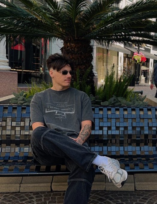 1 pic. Me and my c0ck start a thread below ? https://t.co/dUG3iSucOD