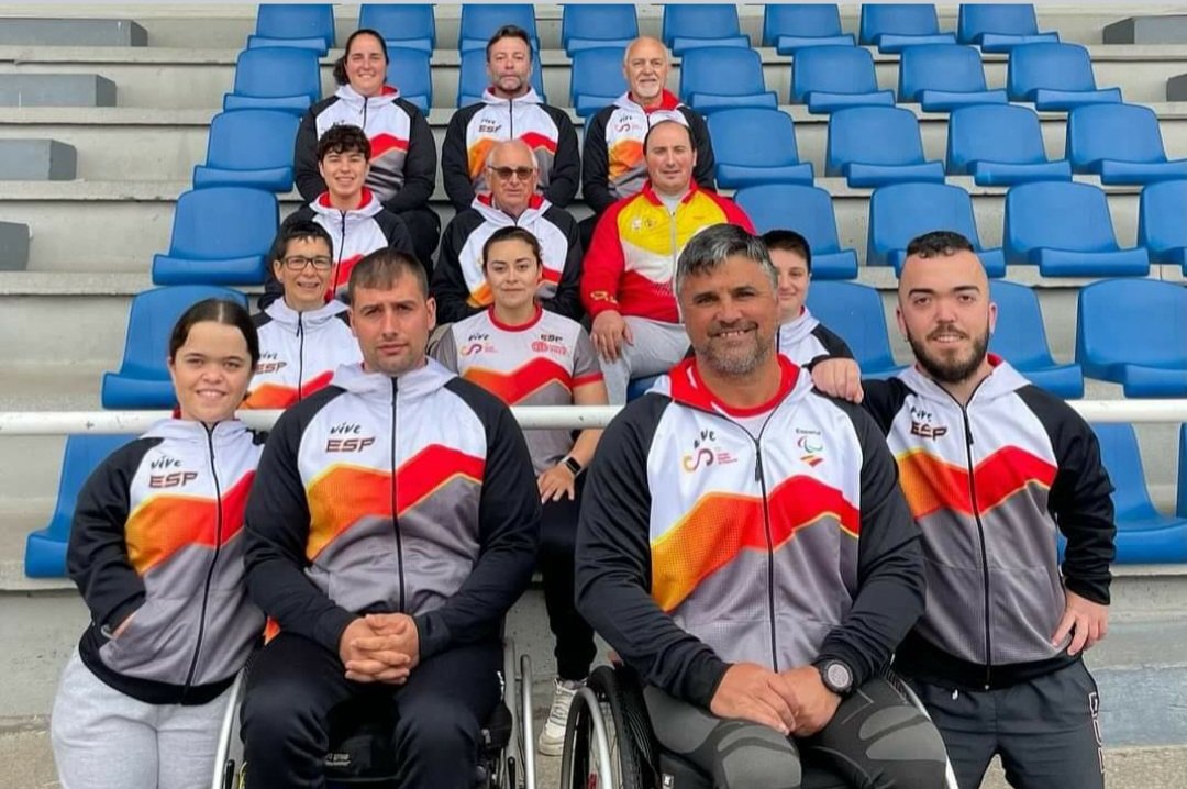 FEDEDDF's tweet photo. Concentración de lanzadores en #Pontevedra 

Gustavo Dacal
Igor Delgado
David Fernández
Martina Flores
Cintia Frasquet
Álvaro Jiménez
Elena Latre
Michell Navarro

Soñamos con @Paris2024

Nos vamos con muy buenas sensaciones tras una semana de intenso trabajo
#atletismo #athletics https://t.co/WBJIVXy5Wg