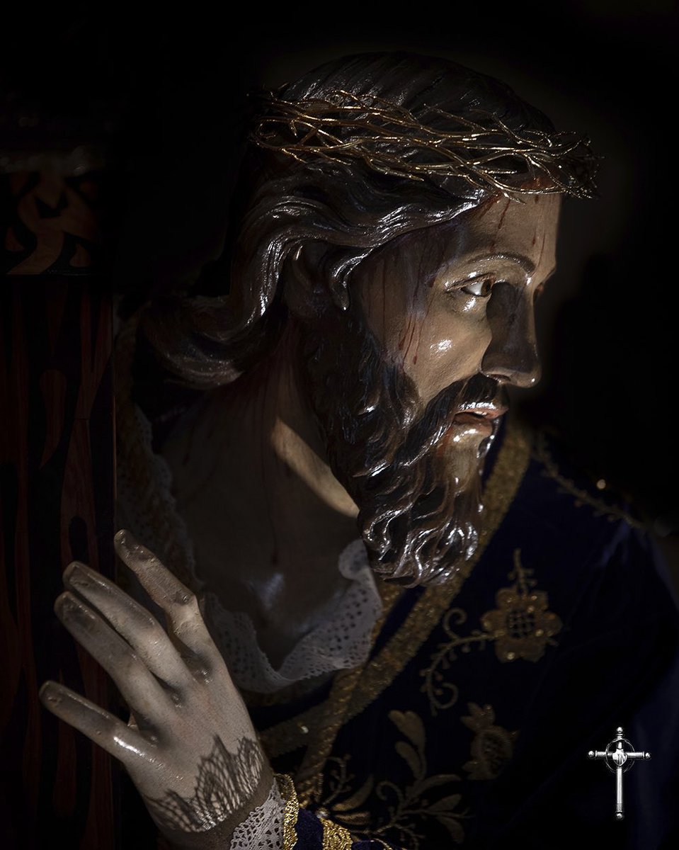 Recuerda, Señor, que tu ternura y tu misericordia son eternas, santifica a tus hijos y protégelos siempre, pues Jesucristo, tu Hijo, en favor nuestro instituyó por medio de su sangre el misterio pascual.