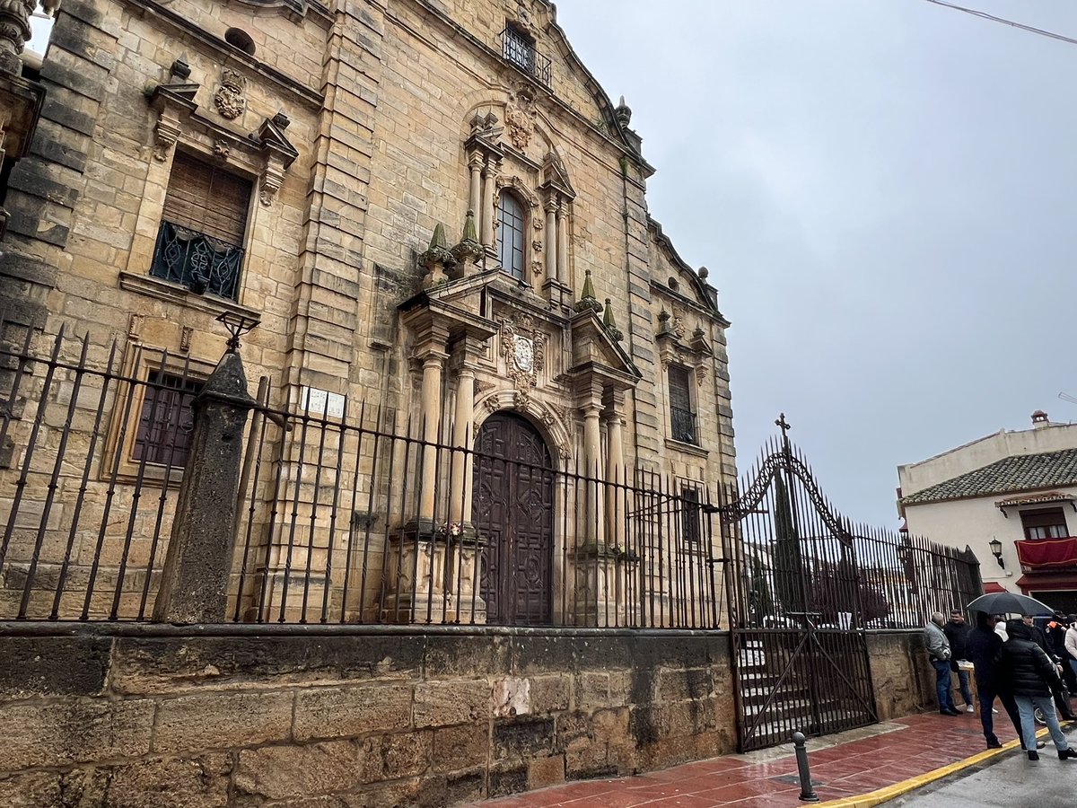 La Hermandad de las Angustias tampoco realizará su estación de penitencia en la mañana del Viernes Santo debido a las previsiones de lluvia que se mantienen activas durante todo el día. A las 12.00 horas se realizará en el interior del templo el ejercicio de las siete palabras