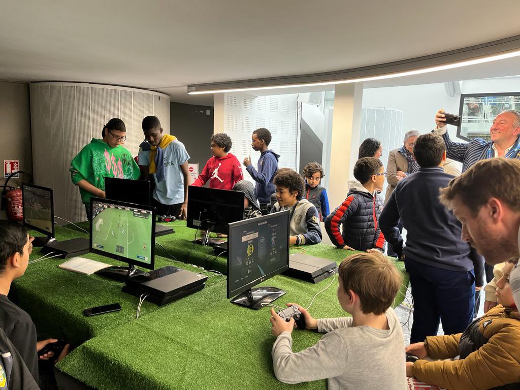 Event2Give tweet media