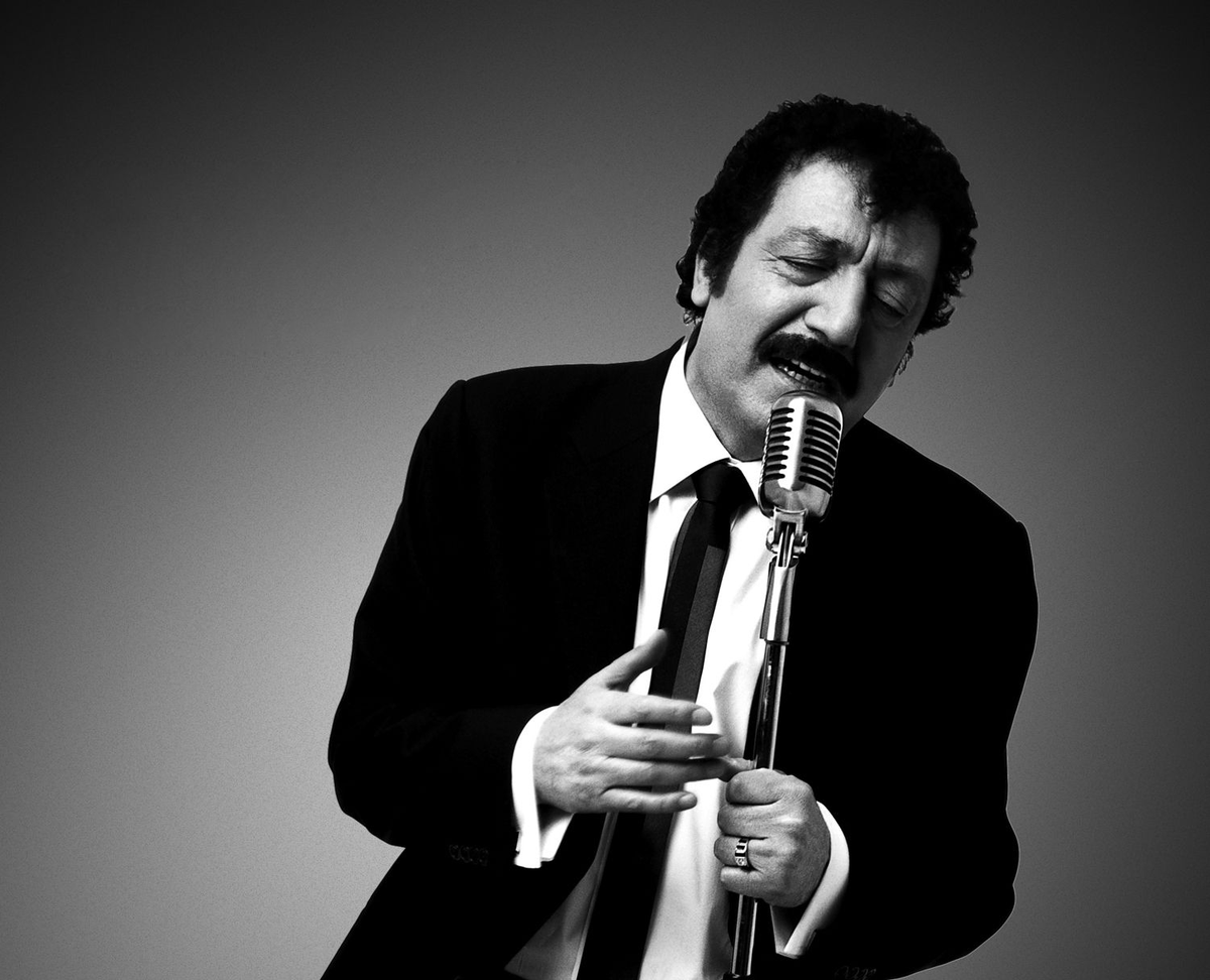 Müslüm Gürses'in daha önce seslendirip hiçbir yerde paylaşmadığı 6 şarkı 'Tozlu Raflar' isimli albüm ile 18 Nisan'da dinleyicileriyle buluşacak.