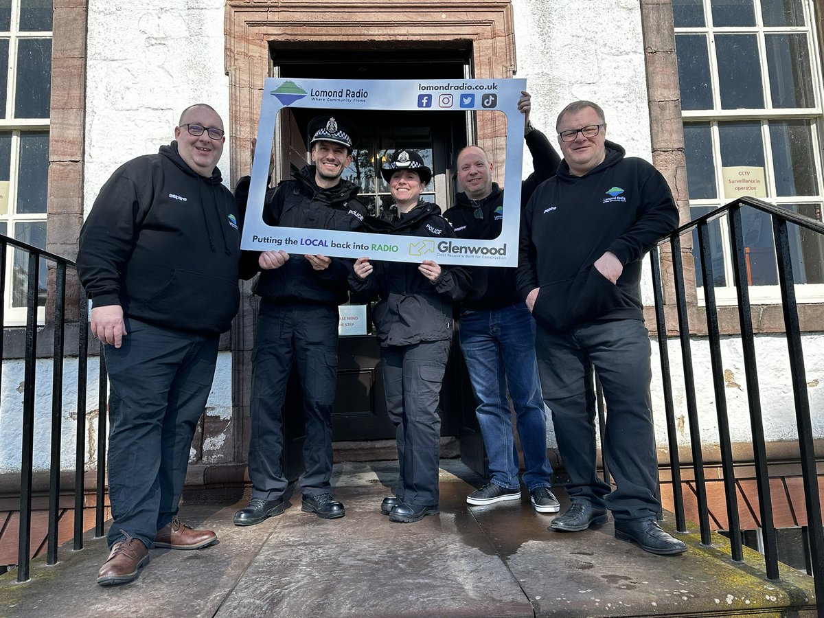 lomondradio's tweet photo. Great to welcome Kirsten McLatchie and Colin Cameron from @PSOSArgWestDunb to the Lomond Radio studio.
#lomondradio #localradio #communityradio #DABdigital #radiothon #celebration https://t.co/S9khnoahWK