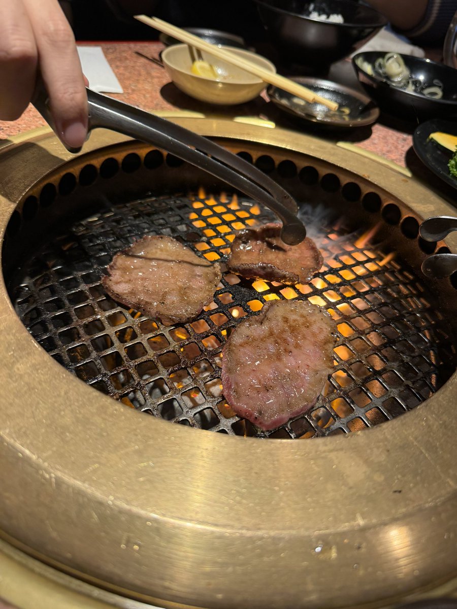 とんつう間に合わなかった悲しみを込めて焼肉に変えて満喫してるぜ