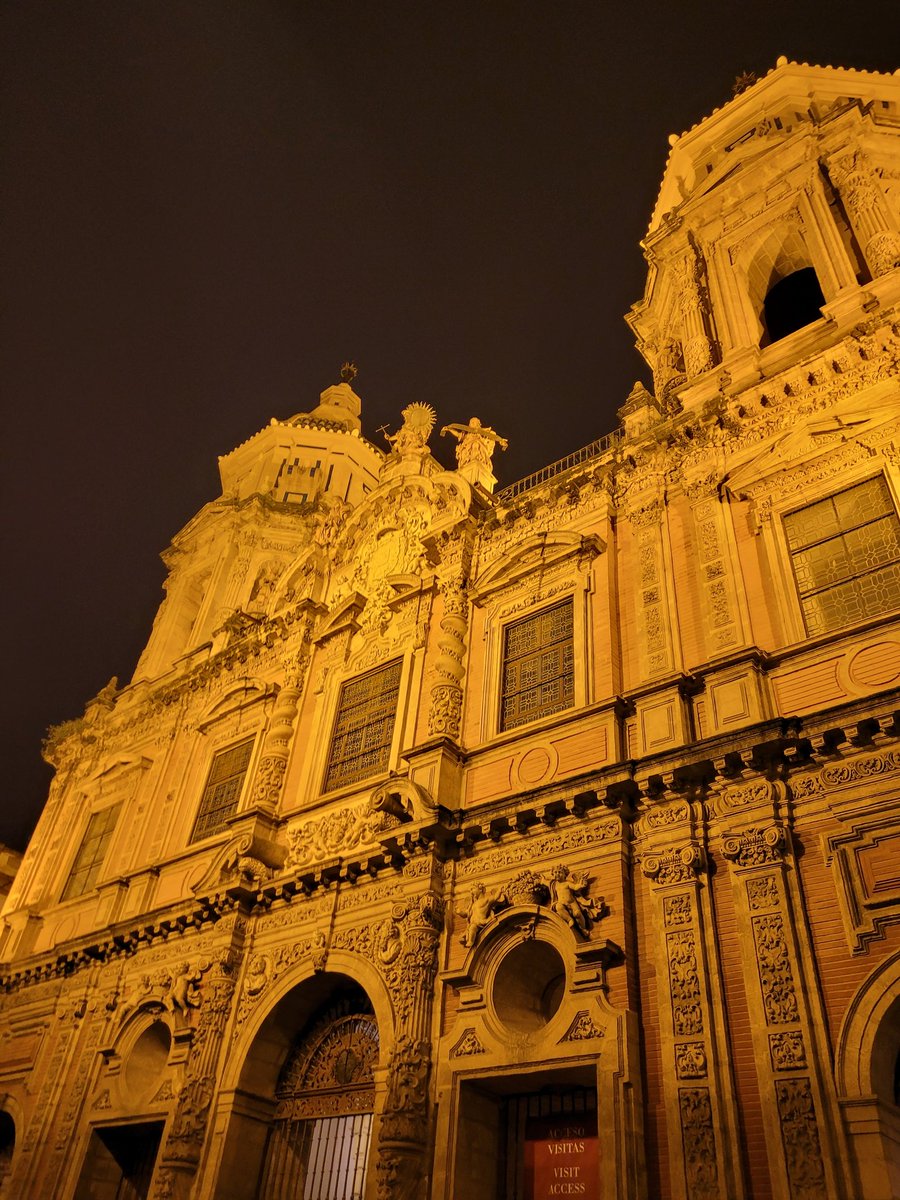 I'm in #Seville for the #EasterWeekend, and it's raining! Still, the St Julian Church looked beautiful last night.