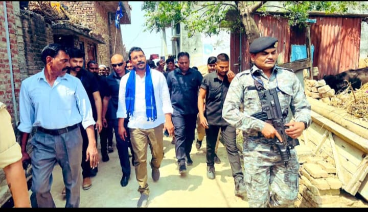 आज की सबसे अच्छी फोटो शेर की झलक सबसे अलग
आज Y+ श्रेणी की सुरक्षा के बीच नगीना लोकसभा प्रत्याशी  युवा दिलो की धड़कन संविधान रक्षक आजाद समाज पार्टी (काशीराम) राष्ट्रीय अध्यक्ष आदरणीय एड.चंद्रशेखर आजाद जी चुनाव प्रचार के दौरान।  <a href="/BhimArmyChief/">Chandra Shekhar Aazad</a>

#नगीना_मांगे_चंद्रशेखर_आजाद