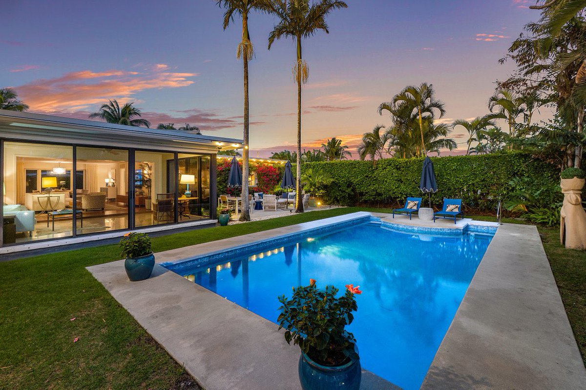 ymadan's tweet image. This 4-bedroom, 3-bath, garage residence blends eclectic design with contemporary elegance, super close proximity to the beach and, art events Offered at $1,875,000
lnkd.in/ed3qJWia
Contact me for details and a private tour (561)308-8009
Yary.madan@gmail.com