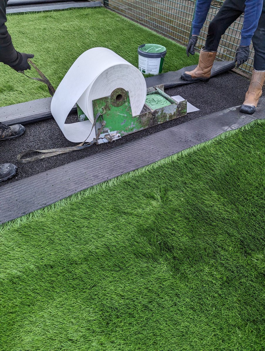 CmilkComFoot's tweet image. Pitch update...

Pitch 3 now down 

Lines, sand and rubber infill done by next Wednesday..weather permitting. 

Not long now 😁⚽

Please ask at reception if ball goes over the locked gates onto fives. 

#barliapitchesmatter