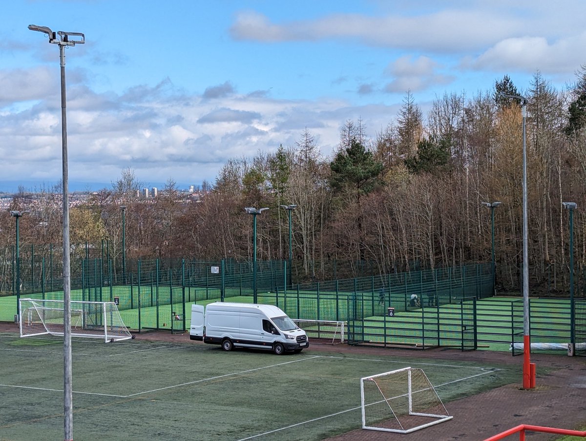 CmilkComFoot's tweet image. Pitch update...

Pitch 3 now down 

Lines, sand and rubber infill done by next Wednesday..weather permitting. 

Not long now 😁⚽

Please ask at reception if ball goes over the locked gates onto fives. 

#barliapitchesmatter