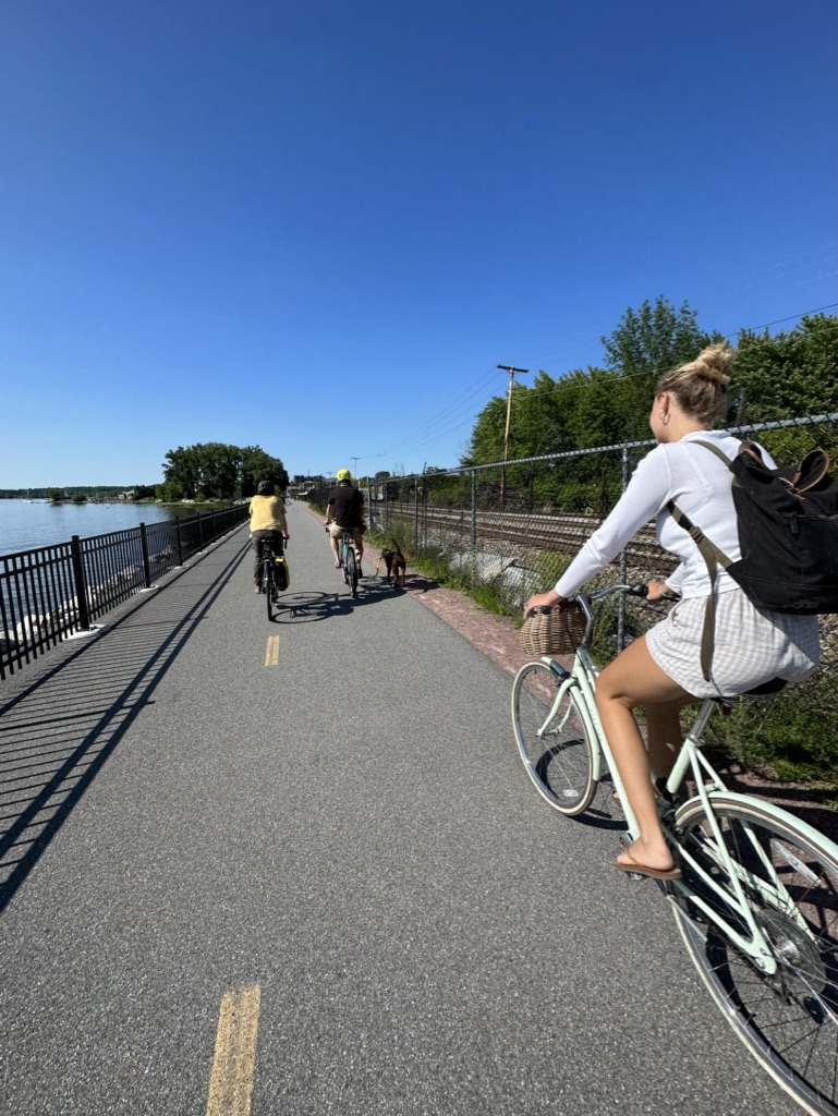 Day in the life of a 1% for the Planet employee biking to Hula to co-work! 🚲 It's safe to say we're happy the spring season is here. What's your favorite way to commute to work? #onepercentfortheplanet #vermont #burlington #commute #lakechamplain