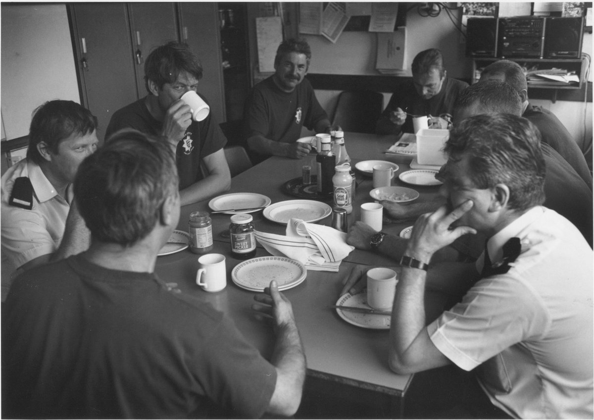 Flashback Friday! This is one of 50 images of Loughton taken by @LoughtonCameraClub for their 50th anniversary. Its Blue Watch having lunch at Loughton Fire Station, 20th May 1995. #flashbackfriday #loughton #loughtonfireservice #fireservice