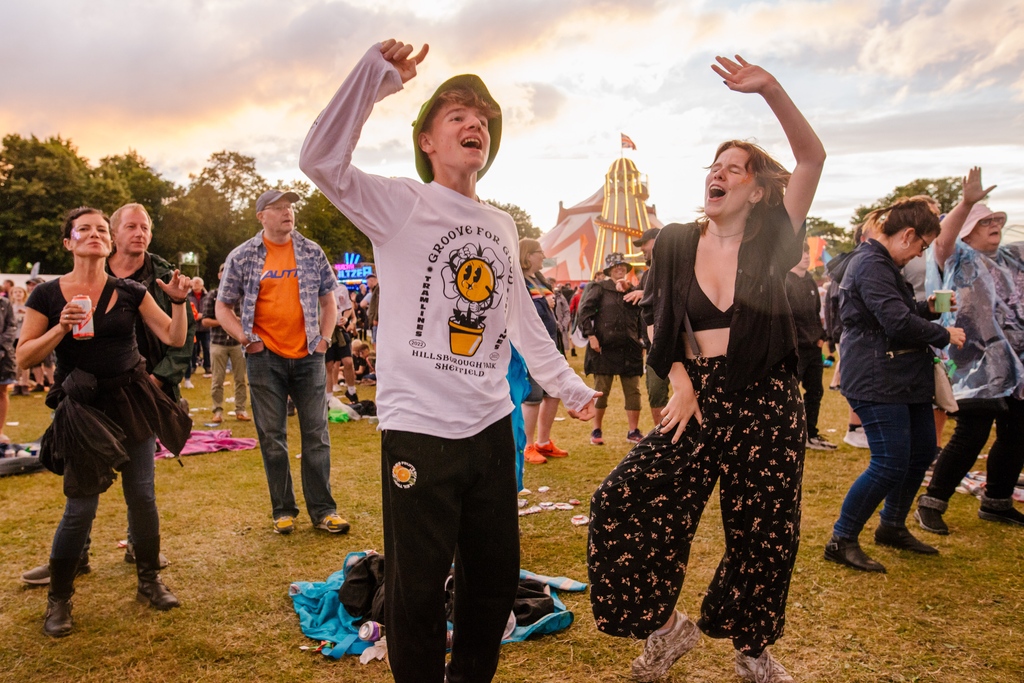 Fancy joining the team this summer and heading to Tramlines? 👀 💃⁠ 'Hell yeah' I hear you say...?!⁠ ⁠ We're recruiting volunteers to help get everyone into the festival + we need you! All the details can be found on the website 👉tramlines.org.uk/info/join-the-… x