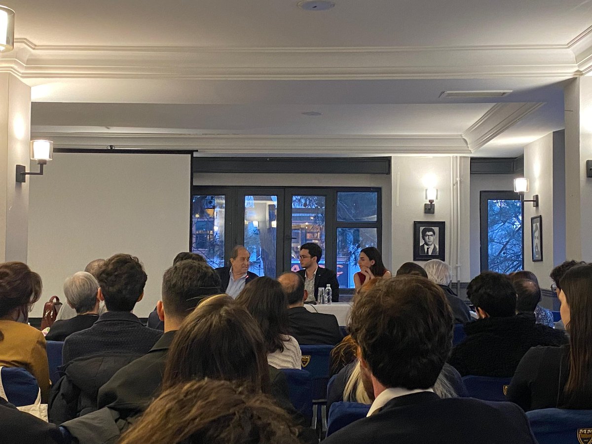 SBFTT's tweet photo. Nuri Çolakoğlu'yla yaptığımız söyleşiyle başlayan 27 Mart Dünya Tiyatrolar Gününde Mülkiyeliler Birliği’nde buluştuk. Başta Nuri Çolakoğlu olmak üzere bizimle beraber olan herkese teşekkür ederiz.💜 27 Mart Dünya Tiyatrolar Günümüz kutlu olsun 🎭✨🎭✨

#küçükamfisahneolsaya https://t.co/GrEcHsEUyt