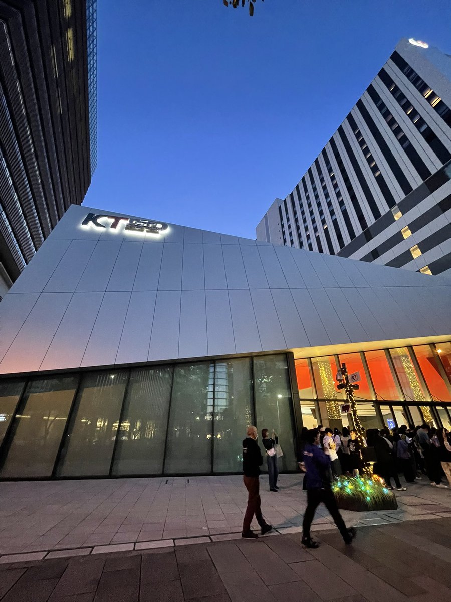 ASHESgates's tweet image. 残念ながら入場は出来なかったけど、、
今年1年もライブはなかなか行けないので、 またいつか、backnumberに会える日まで頑張ります 
行けたけど外れてしまった人に、譲ればよかったなあ😞勿体ないことした #oneroompartyvol7