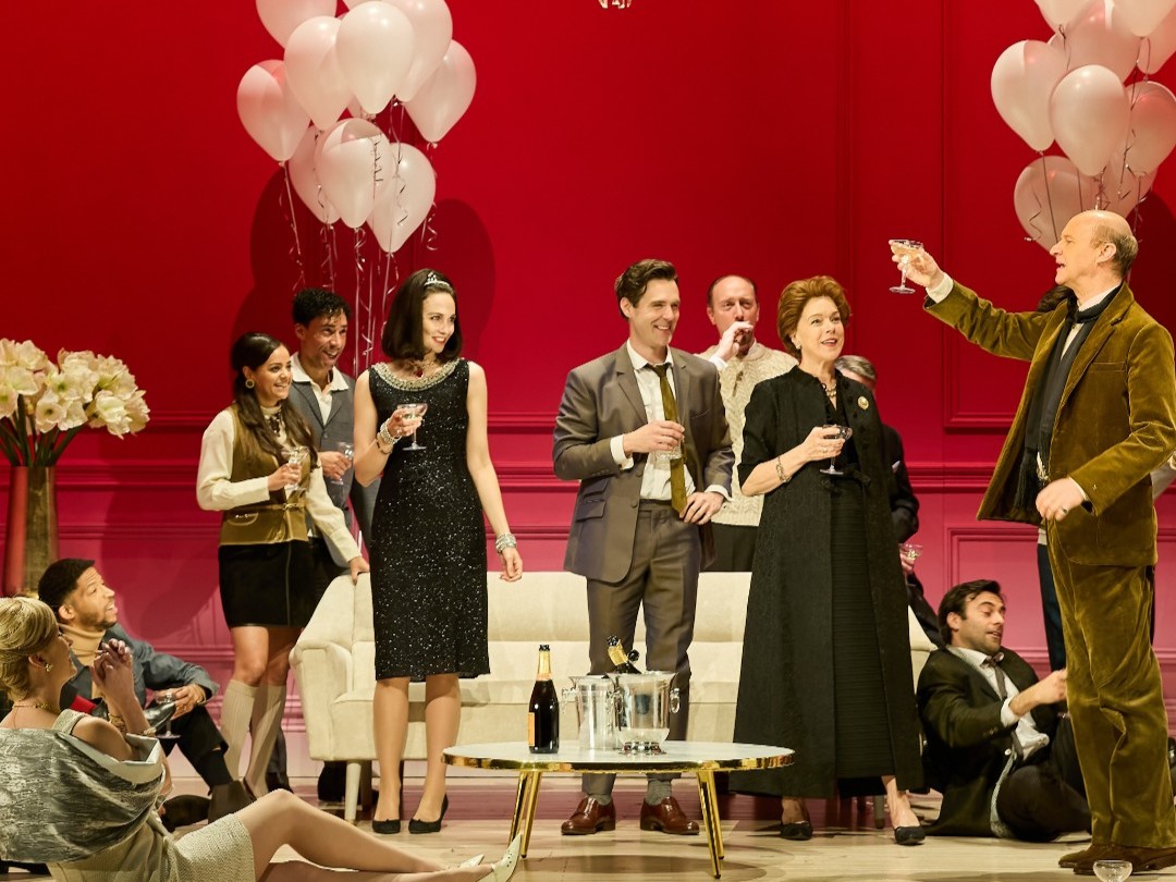 NationalTheatre's tweet image. Bank Holiday mode activated ✅

📸 @brennerphotos, Johan Persson, @MarkDouet