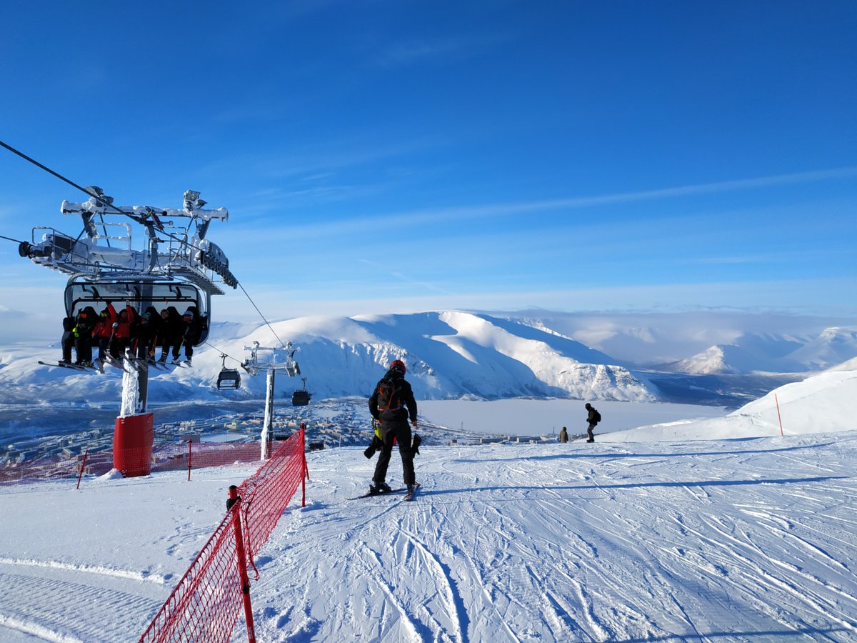 ProSkiPro's tweet image. Хибины (Кировск) - традиционное место закрытия сезона, где ХОРОШИЙ снег бывает аж до конца апреля, а кататься можно ещё и на майские. В этом сезоне у нас группы
- с 7 по 12 апреля
- c 14 по 19 апреля
 proski.pro/kirovsk-2023-2…