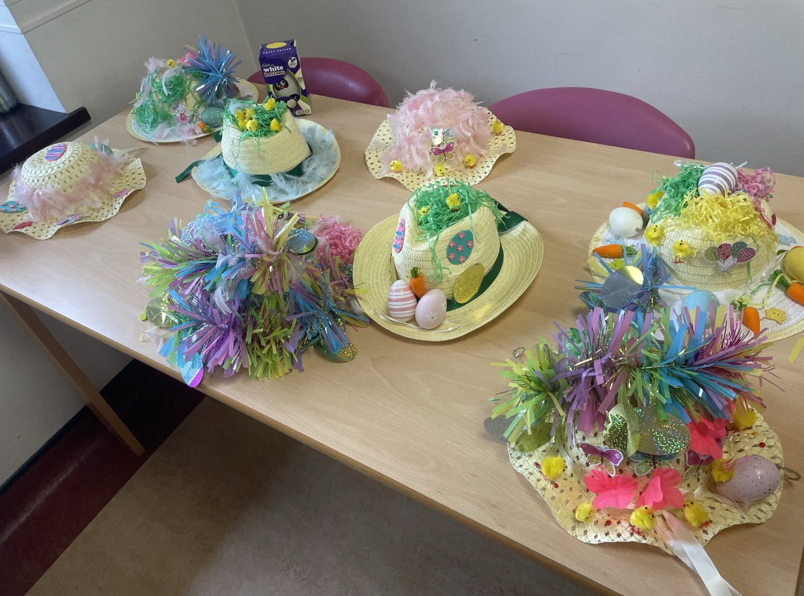 Happy Easter Weekend 🐣 Patients on Marsden Ward have created these beautiful Easter Bonnets in their wellbeing group this week. Involving more upper limb task work, coordination and creativity! 🎨✍🏼#strokerehab #EasterHolidays