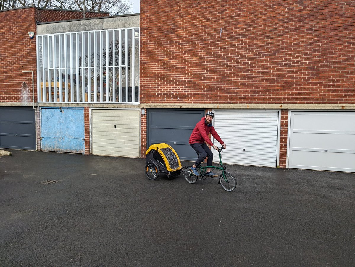 A quick brake cable replacement and Easter weekend loan of one of the Lewisham Family Cycling library trailers this morning to Rob, a teacher from Lee Green looking to do a car free school/nursery drop off.