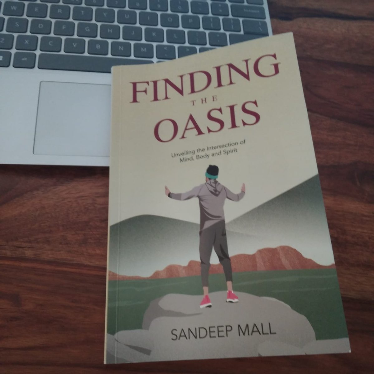BharatAmul's tweet photo. Got this, #FindingTheOasis, today ! @SandeepMall🙏

Long weekend, new book, maja ni life.

#books #HappyReader #Inspiration #LearningJourney 
#GoodFriday https://t.co/kCvAwOv1Ro