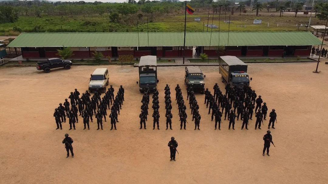 #FANB  con sus URRAS  listas y dispuestas a la defensa de la patria !
#PorElBienestarDelPueblo