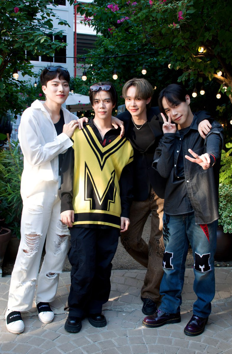 290324  OPP &amp; PA &amp; YOYO &amp;PEANUT at ALLIE x WATSONS
#fol2est #AlanPa #oppopp #YOYOthanawin #ppeanutp
#ALLIETHAILAND #ALLIExWATSONS