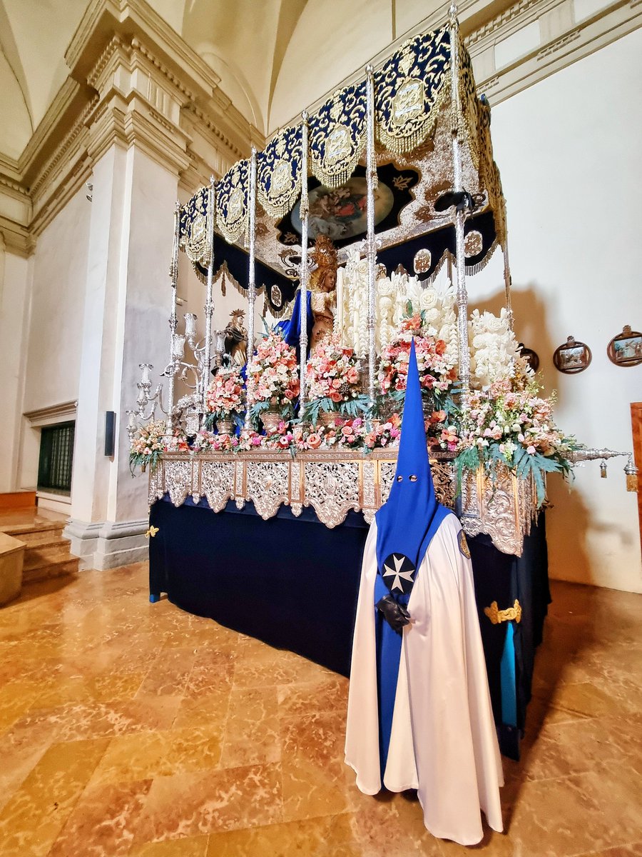 En la mañana de hoy prosigue la Adoración al Santísimo y los turnos de guardia a nuestros Santísimos Titulares.
#Humildadzgz #Dulcenombrezgz #Humildadzaragoza #Semanasantazgz