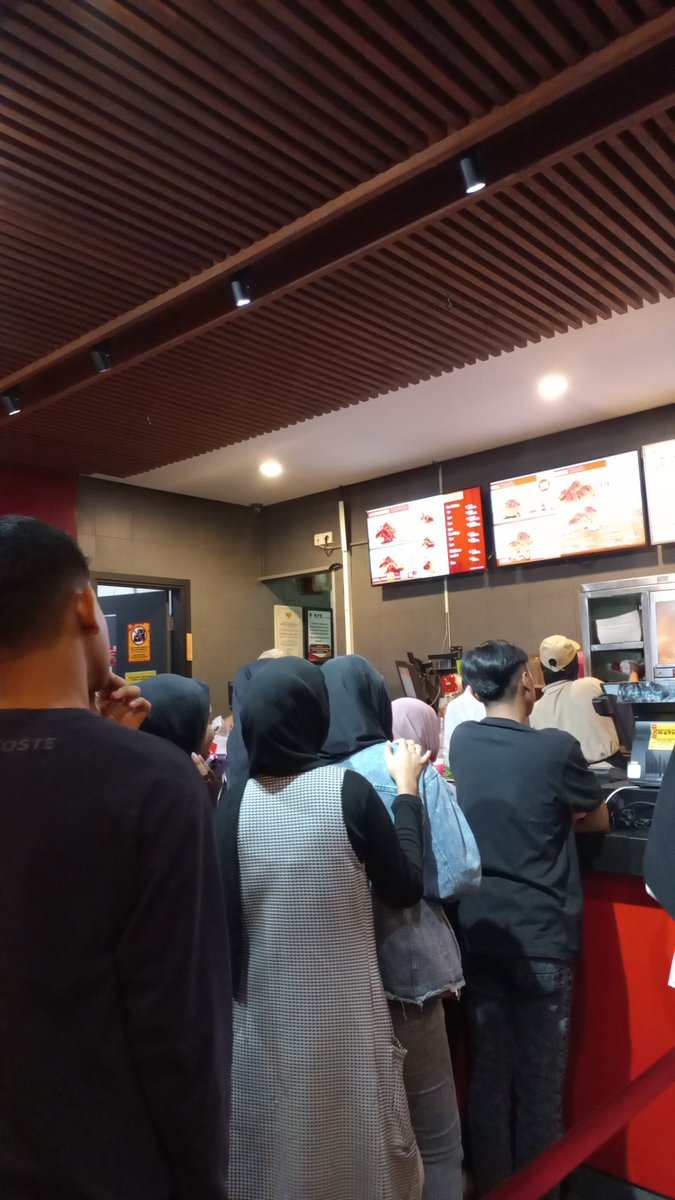 fidelazan's tweet photo. Sekalinya pengen recheese kok yo pas buko
Yowes lah yo wkwk https://t.co/qqLmE5CIBU