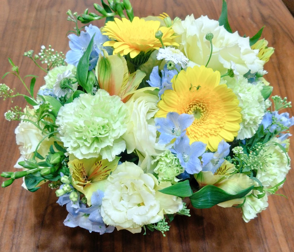 最終出勤日も１日しっかり仕事して、今までお世話になった方々への挨拶ができました😊
お花や手紙、温かい言葉をかけて頂けて、ほんとに良い仲間に出会えて幸せな会社員生活でした🌸
さぁ、これからもバリバリがんばります！