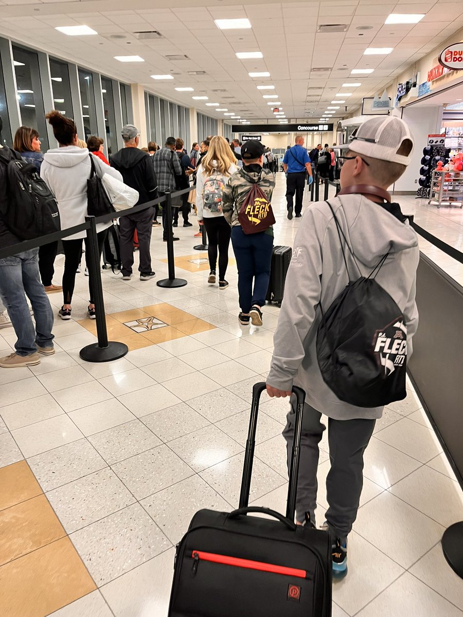 When you roll through Florida with your @Coach_Fleck bags! Then a guy from the crowd yells Keep Rowing! 🚣 Love it! @GopherHole @GopherFootball @JacesJarsofHope