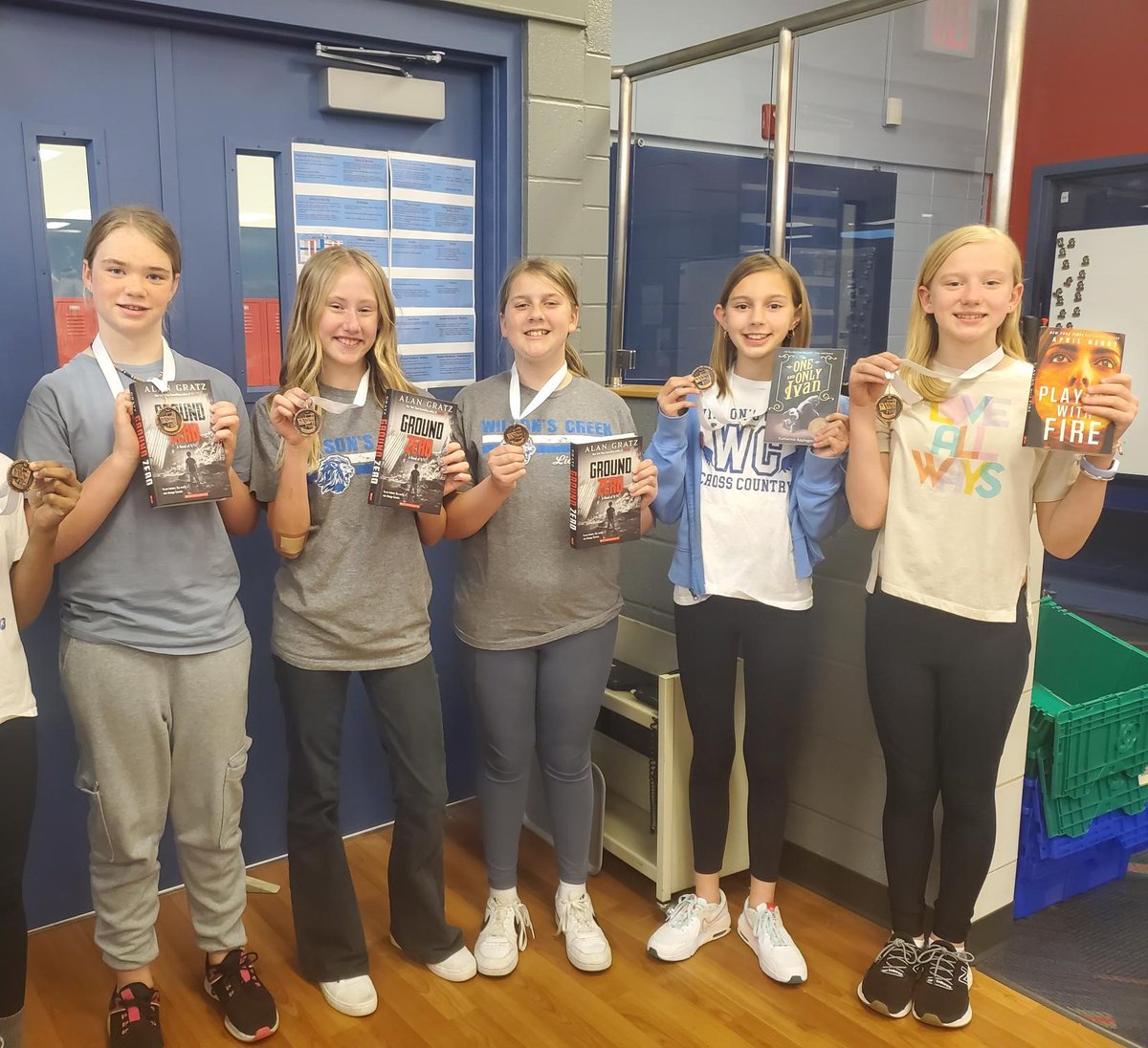 WCreekLibrary's tweet image. Our amazing #spsbob team won 3rd place in the Middle School Battle of the Books competition! Our team was made up entirely of 6th graders and they were competing against teams made up of 6th-8th graders, so very impressive! @WilsonsCreekInt @officialSPS